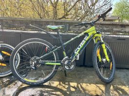 grünes CUBE Kinder-MTB 240 Race 24 Zoll