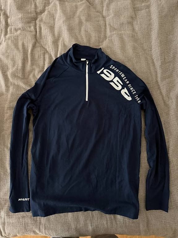 Maglioni & Felpe: Navy long-sleeve sport top with half-zip Soft shell – Usato da Zürich venduto da t_and