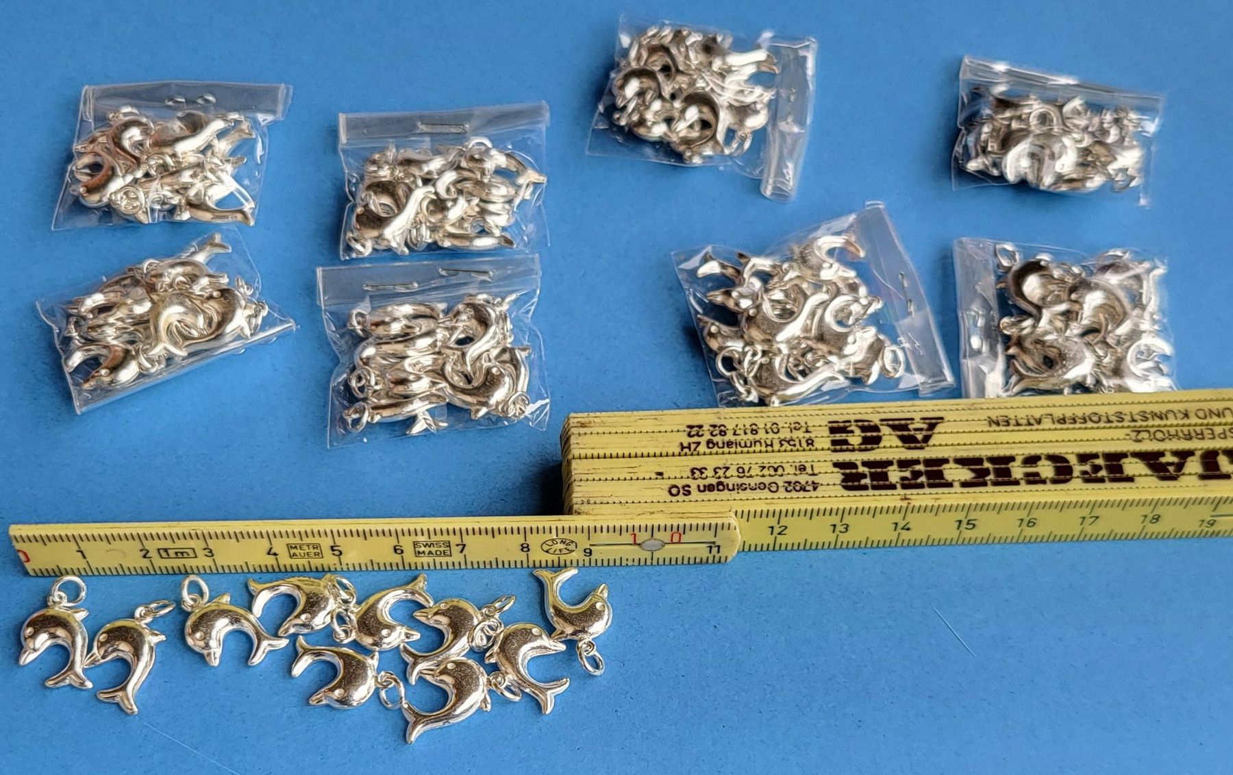 Ciondoli: Silberanhänger Delfin 90Stück a 1.3g – Nuovo e nell'imballaggio originale da Thun venduto da harry999