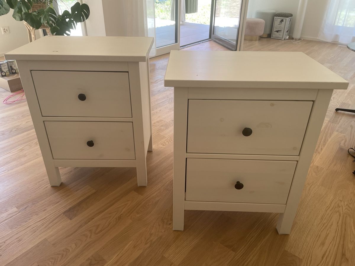 Tables de nuit: Zu verschenken - 2x Nachttisch weiss von IKEA – D'occasion à Zürich par jen_n6bp