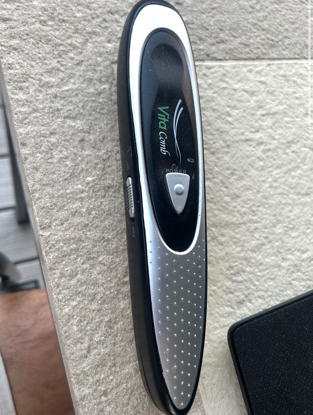 Sonstige Haarpflege: Vita Comb LED Haarbürste – Defekt aus Rheinfelden von Dermatix