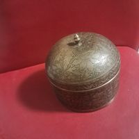Dose metal filled with relief floral patterns, antique, 15cm