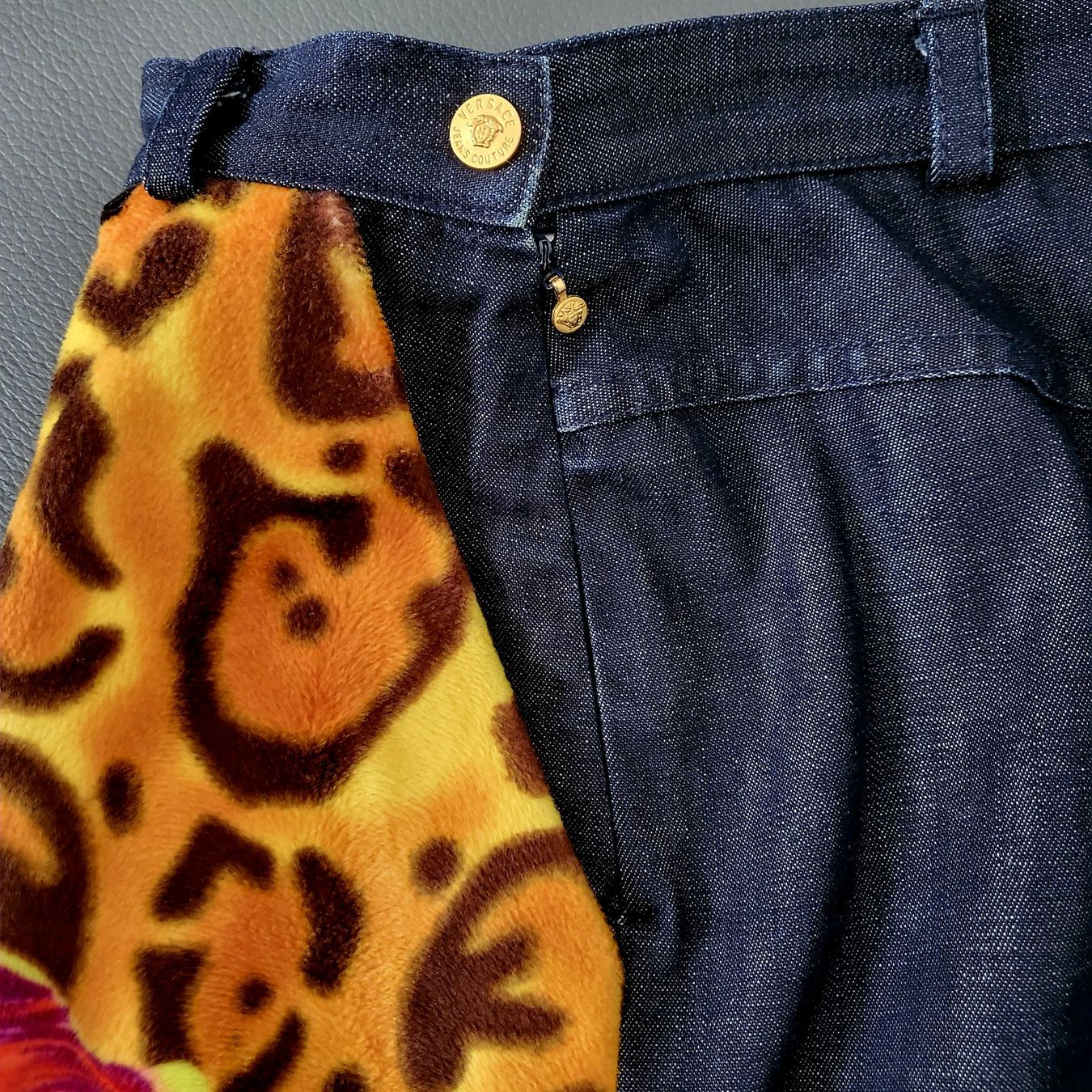 Versace Completi & Tailleur: Ensemble veste et jupe Versace Jeans Couture. – Usato da Neuchâtel venduto da wikit 4