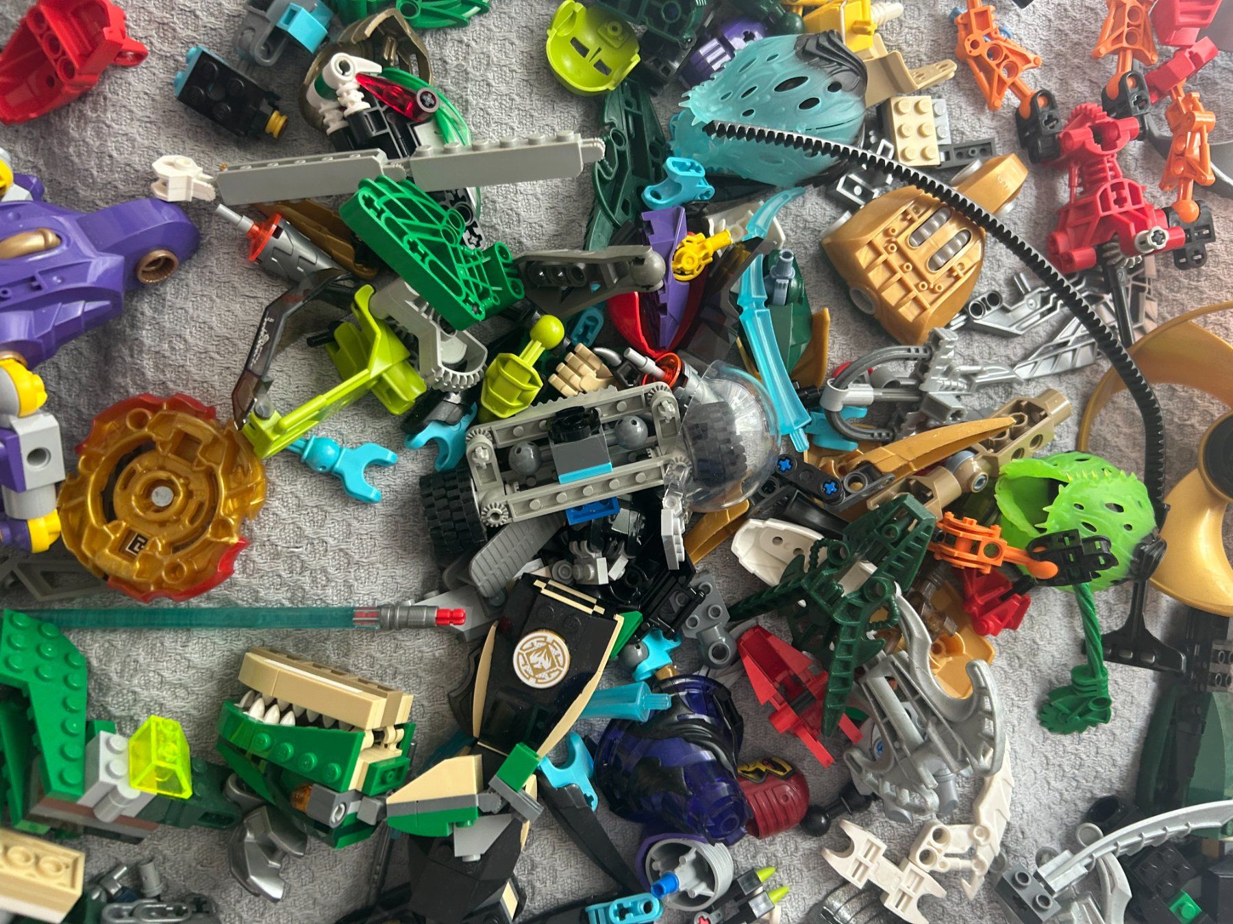 Lego Giocattoli: 900 Gramm Lego Bionicle Teile – Usato da Volketswil venduto da Daniel68ernst 1
