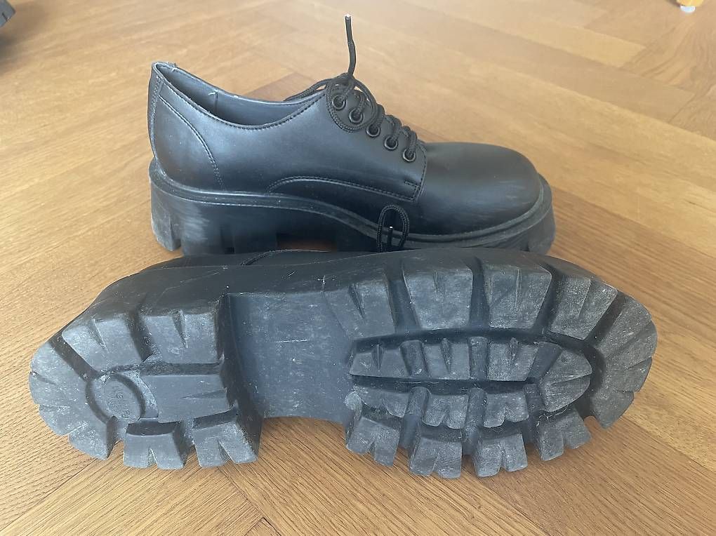 Scarpe da uomo: Altercore Schuhe Gr 40 – Usato da Bern venduto da malui 2