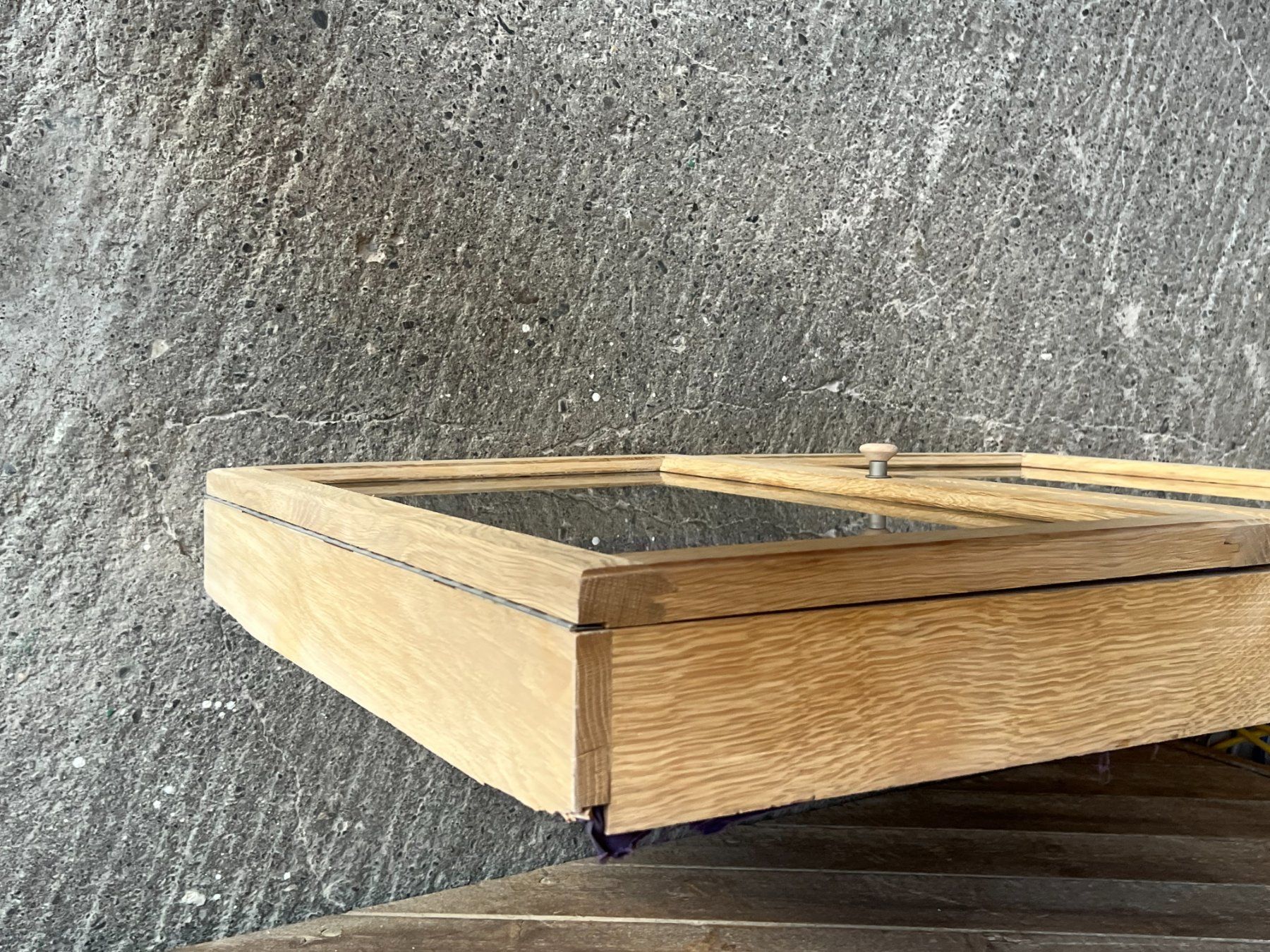 Vetrine: ART 1124-I Vitrine chêne sablé – Usato da Pont-La-Ville venduto da BCMGLEAL 1