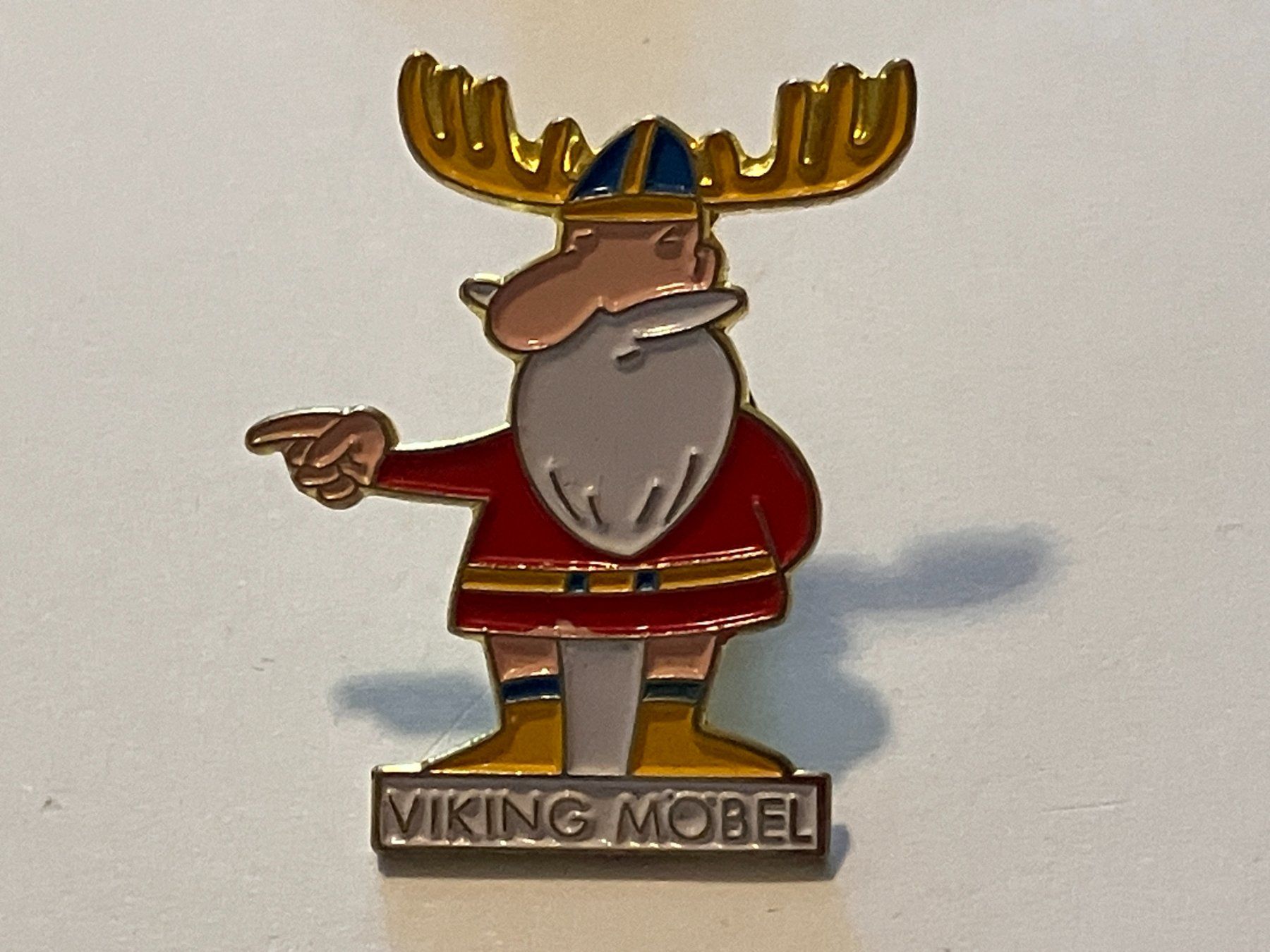 Placchette & Badge: 1 Pin Viking Möbel – Usato da Basel venduto da djwwpp