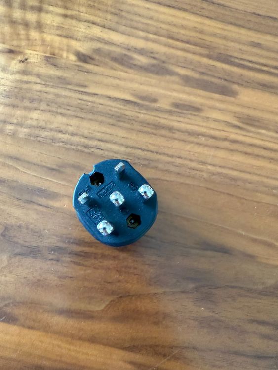 T25 Stecker schwarz 2