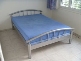 140er Bett Stahlblech grau lackiert