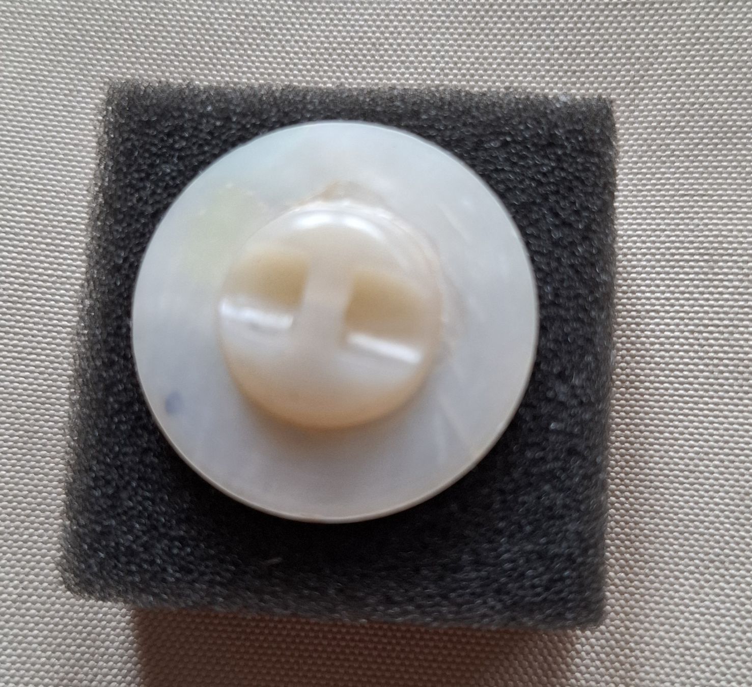 Bottoni: 1 Knopf Perlmutt, 28 mm. – Usato da Dietikon venduto da Hirschkopf 2