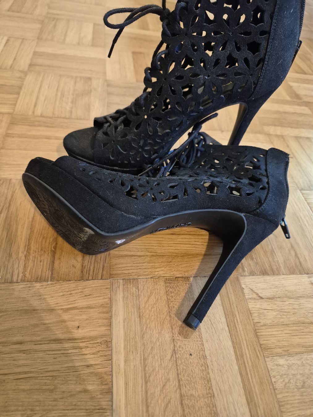 Scarpe da donna: Schwarze Sommer Pumps mit Absatz, Grösse 36 – Nuovo (secondo la descrizione) da sissach venduto da maa_57j5 2