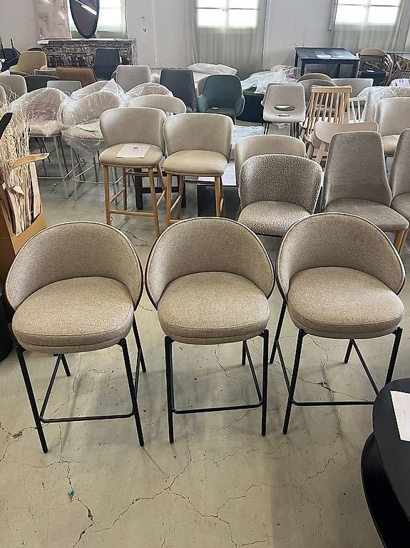 Kave Home Sgabelli: Kave Home Barhocker Eamy Stoff hellbraun Eschenfurnier – Usato da Zollikofen venduto da uniqueroom 4