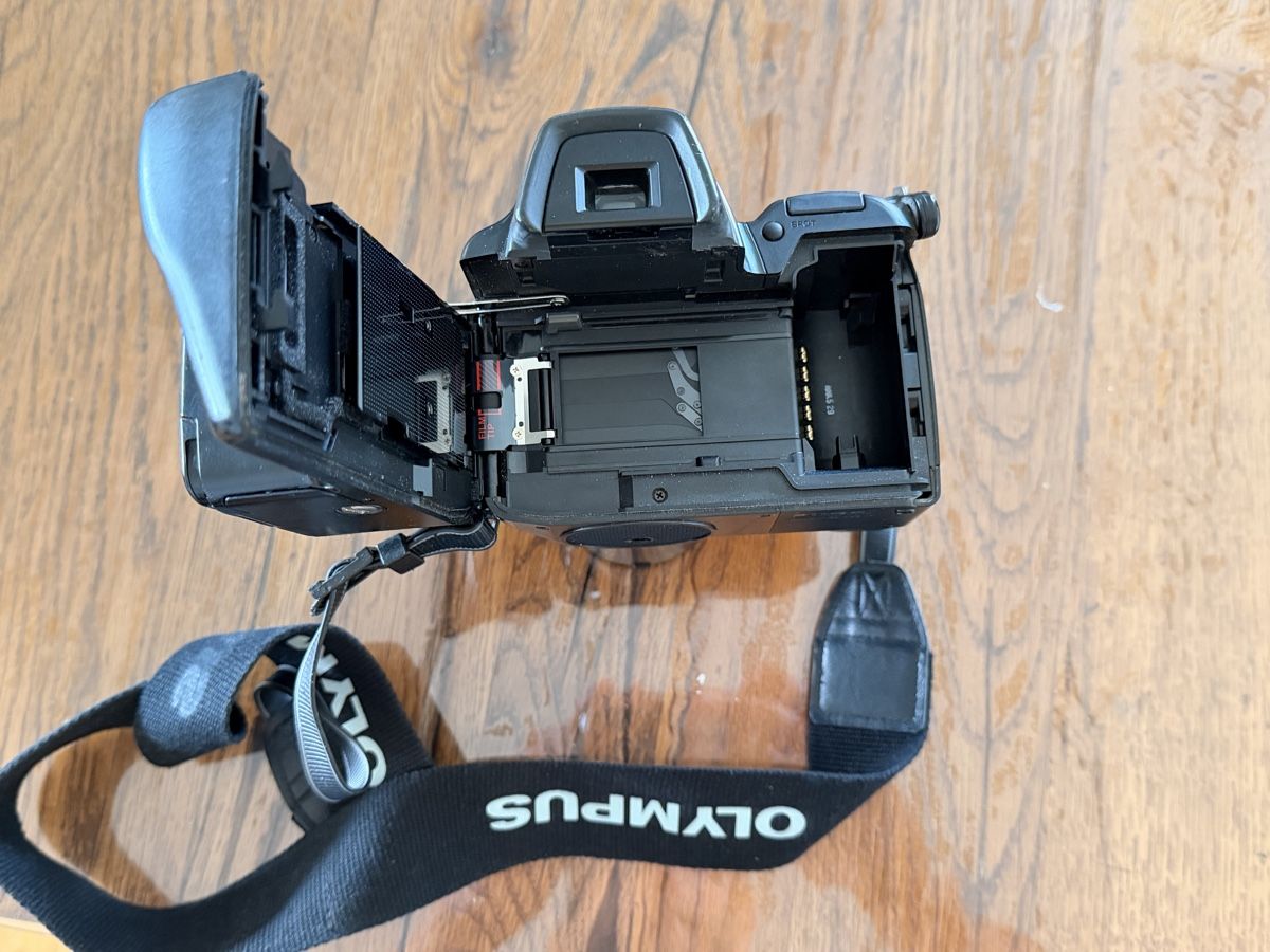 Olympus Fotocamera: Olympus IS-1000 Spiegelreflexkamera mit Zoomobjektiv – Usato da Zürich venduto da Gadgets2020 9