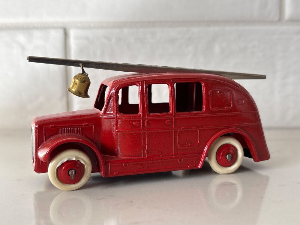 Camion De Pompier Dinky Toys Berliet Code 3 - Rouge - Miniature Collection
