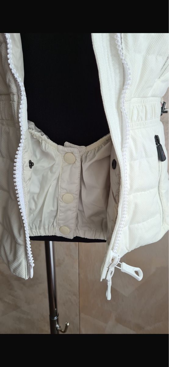 Moncler Gilets & Westen: Gilet von Moncler – Gebraucht aus Widnau von Sheleila 4