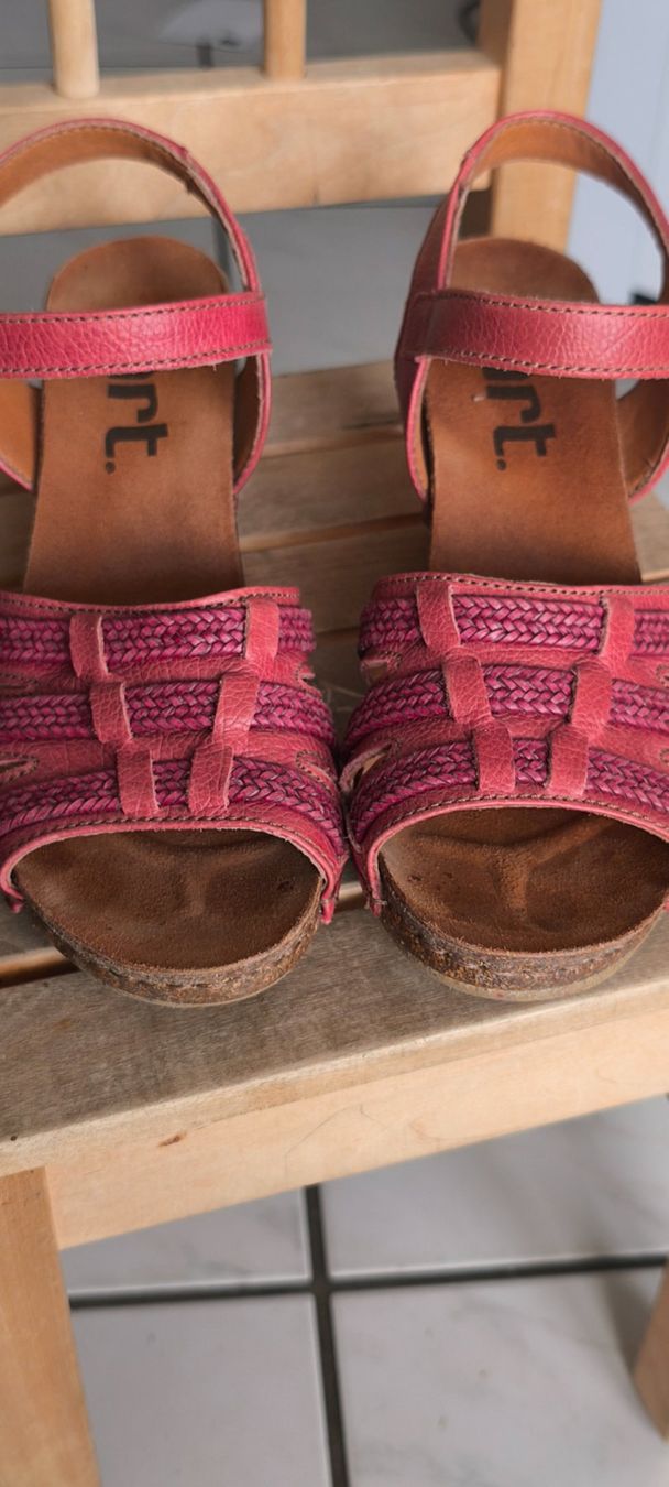Chaussures femmes: Art sandales compensées 38 – D'occasion à Vallon par sophiebaudois