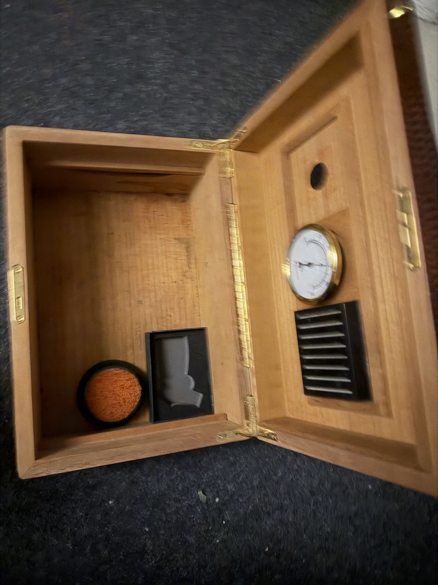 Adorini Humidor per sigari: Zigarrenkiste Holz mit Blattmotiv  – Usato da Schlieren venduto da Maler_D 2