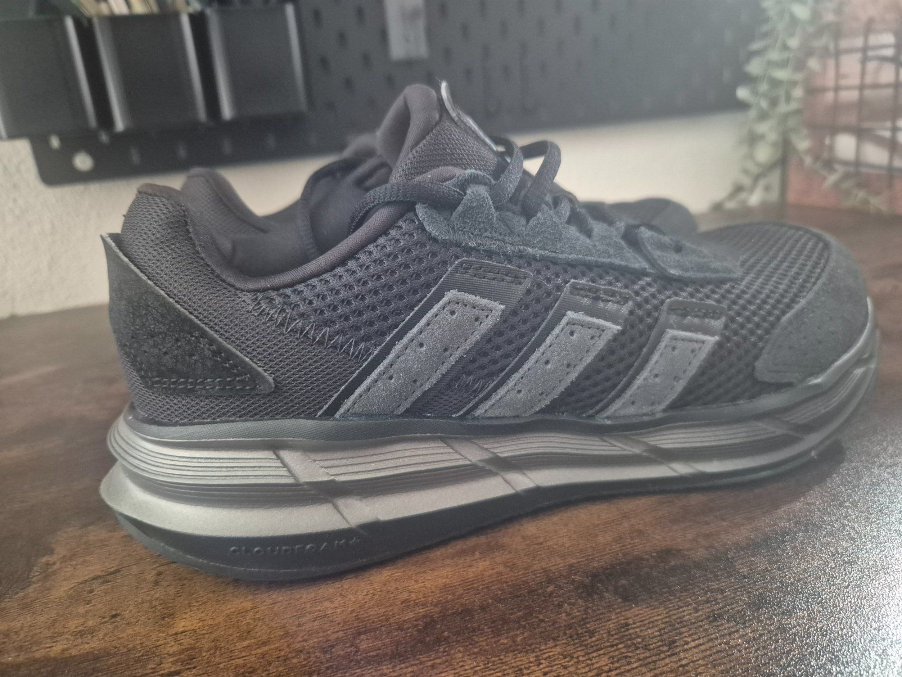 Adidas Scarpe da uomo: Adidas Sneaker schwarz Grösse 40 – Usato da Holderbank AG venduto da Ohngesichtli 3