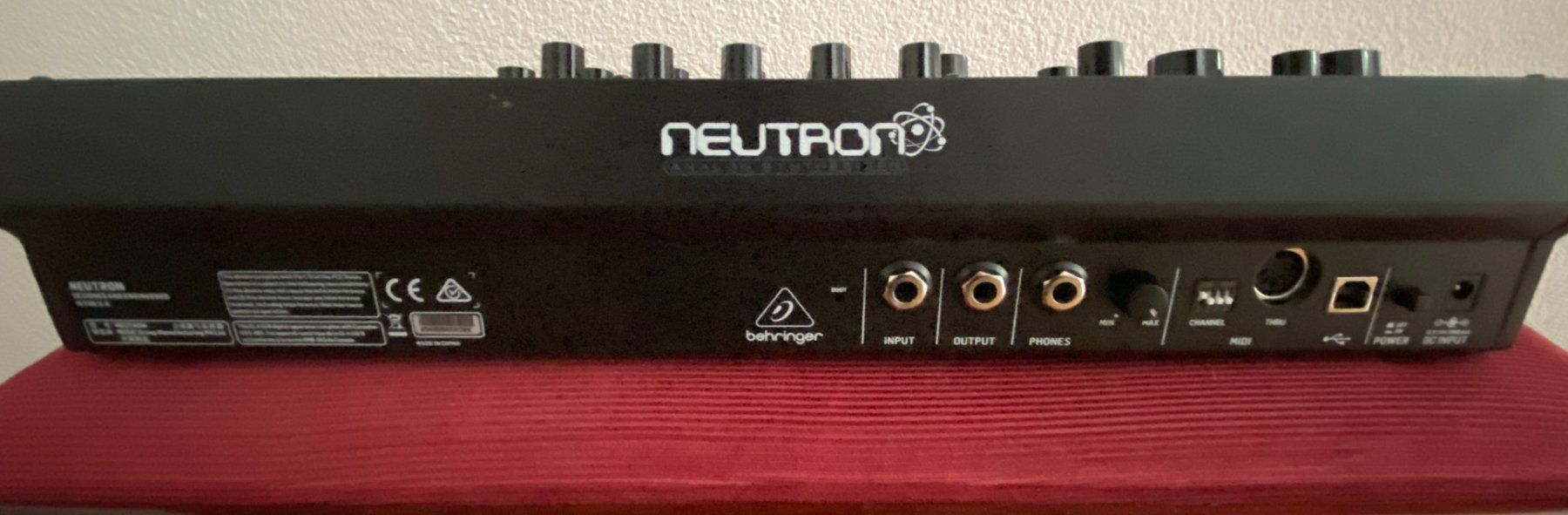 Behringer Strumenti musicali: Behringer Neutron - Synthesizer (Neuwertig) – Nuovo (secondo la descrizione) da Sargans venduto da SB-Drumlessons 3