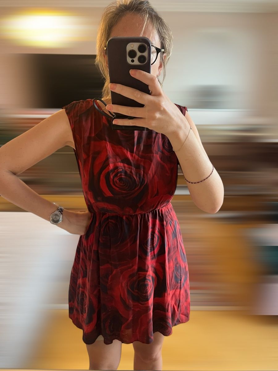 Kleider: Robe Alice + Olivia à imprimé roses rouges Taille M – Gebraucht aus Lausanne von Stephaniesdressing 7