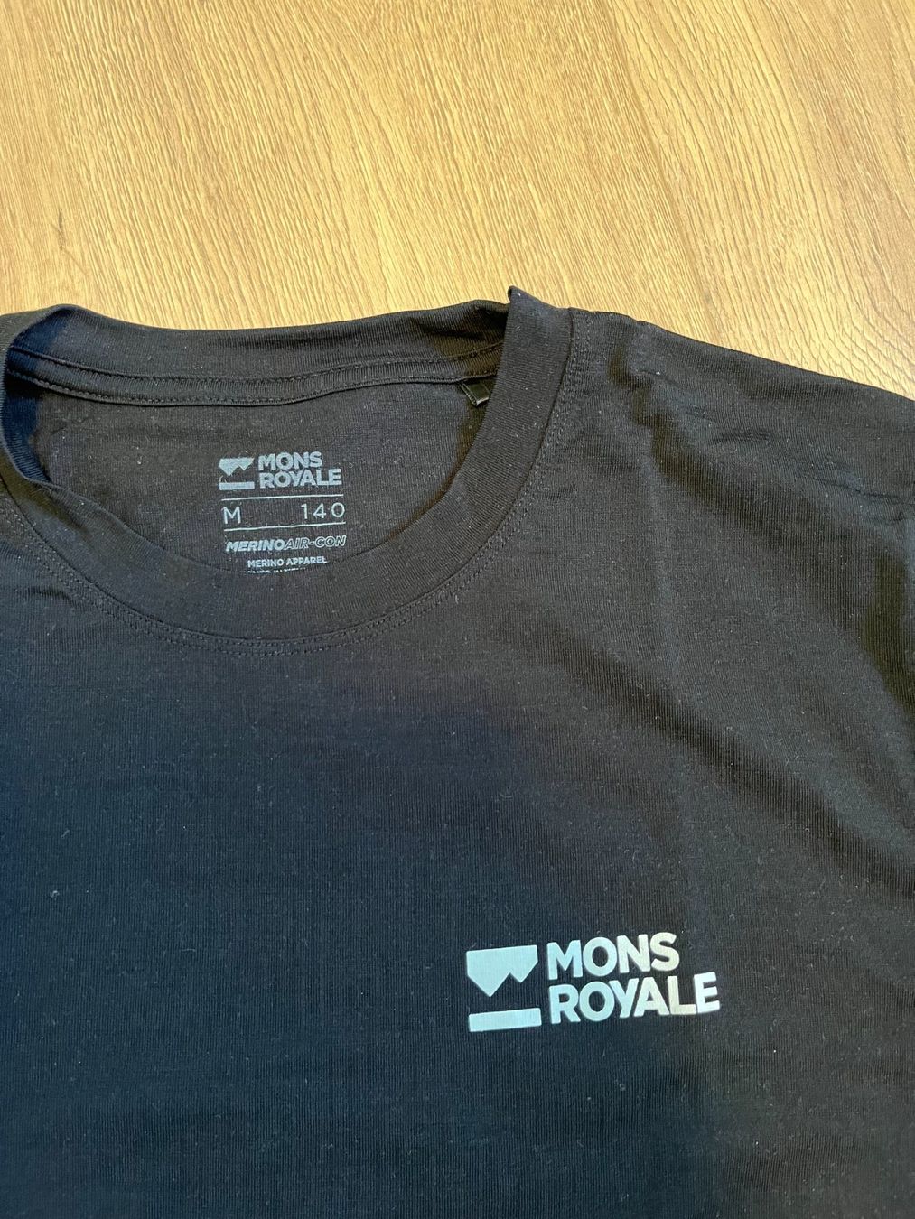 Mons Royale T-shirt: Mons Royale Icon T-Shirt – Usato da Dallenwil venduto da MuchsFichi 1