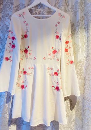 Weisses Kleid mit Rosen Gr. 36 Marke H & M NEU siehe Fotos