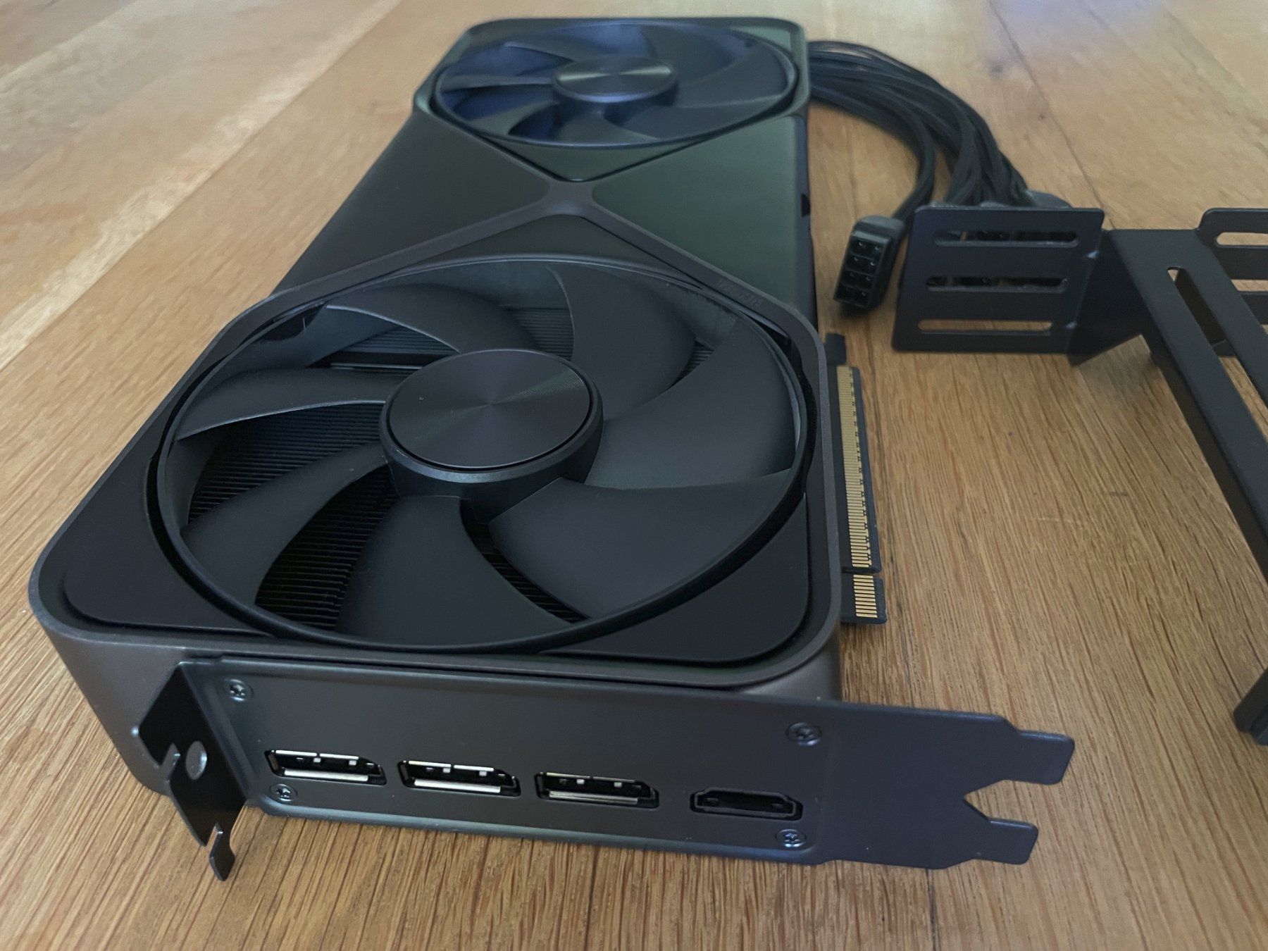 Nvidia Grafikkarten: NVIDIA GeForce RTX 5090 Founders Edition – Gebraucht aus St. Gallen von Cosmo4 1