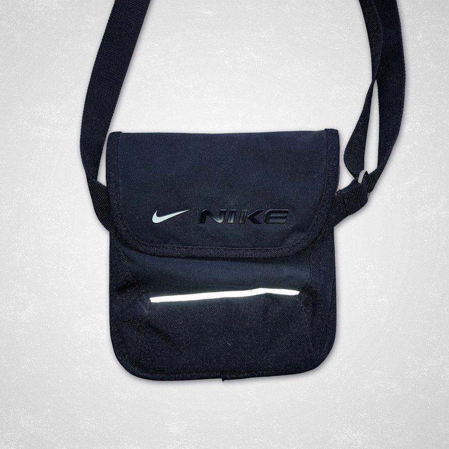 Nike Taschen: Nike Reflective Shoulder Bag | Vintage – Gebraucht aus Zürich von avenlim 3