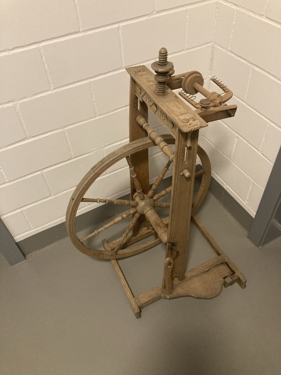 Ruote per filare: Antikes Spinnrad – Usato da Luthern Bad venduto da Peter686
