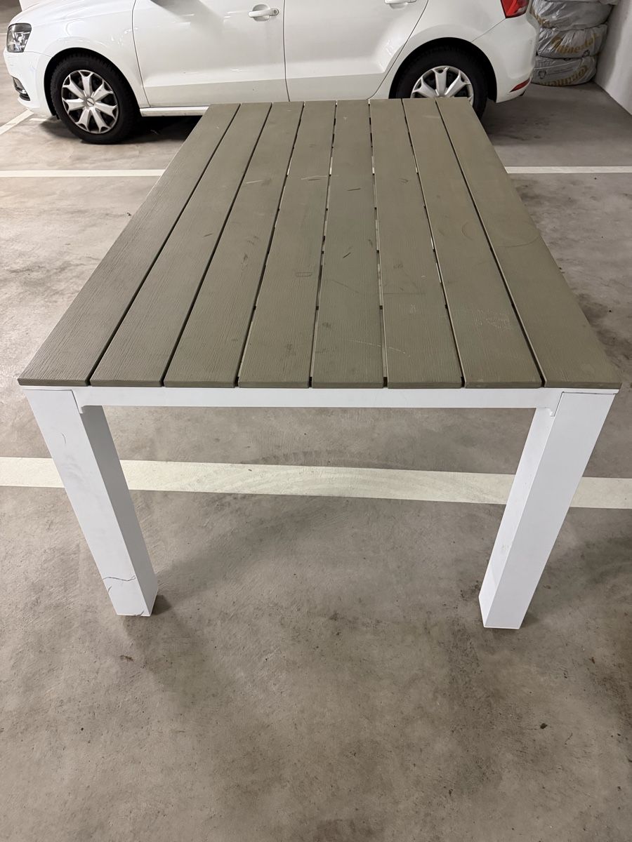 Maisons du monde Tische: Gartentisch Grau Weiss L 173cm – Gebraucht aus Effretikon von pizzamen 2