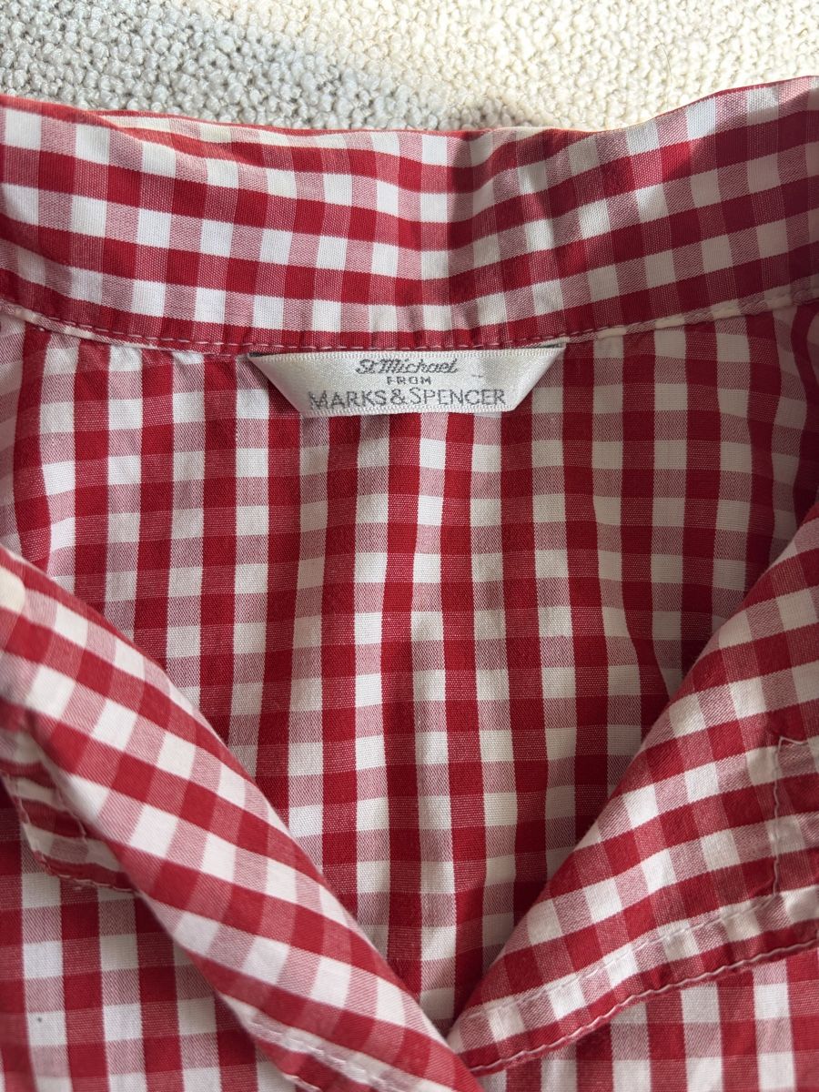 T-shirts: RED GINGHAM BUTTON-UP SHIRT – D'occasion à Zürich par dor_9l9g 1