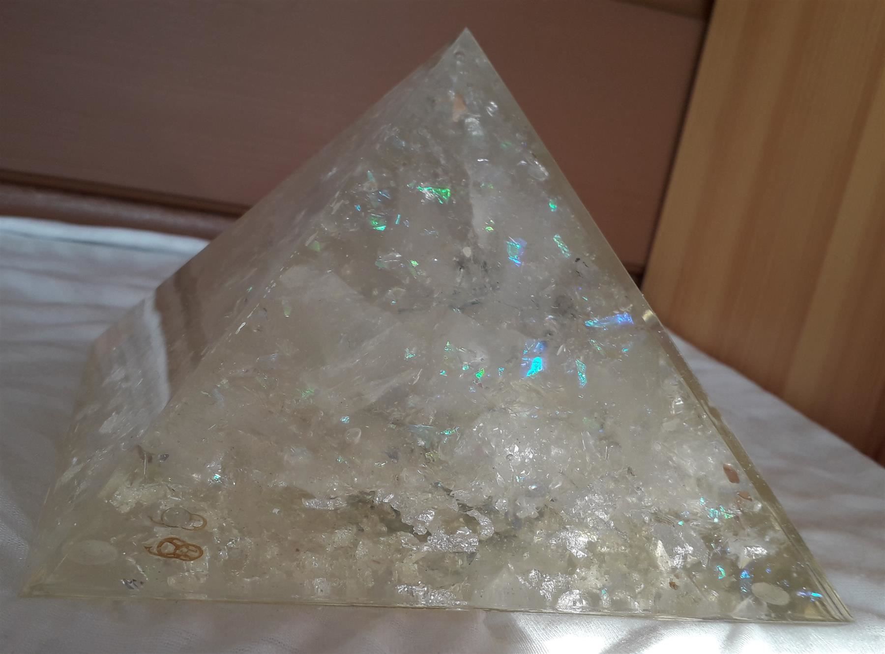Edelsteine: ORGONIT Pyramide Large * MOND Mondstein – Neu und originalverpackt aus Aeschi b. Spiez von KRONLICHT 7