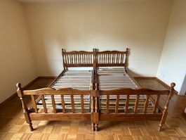 2 Holz-Bettgestelle inkl. mit Lattoflex Rost