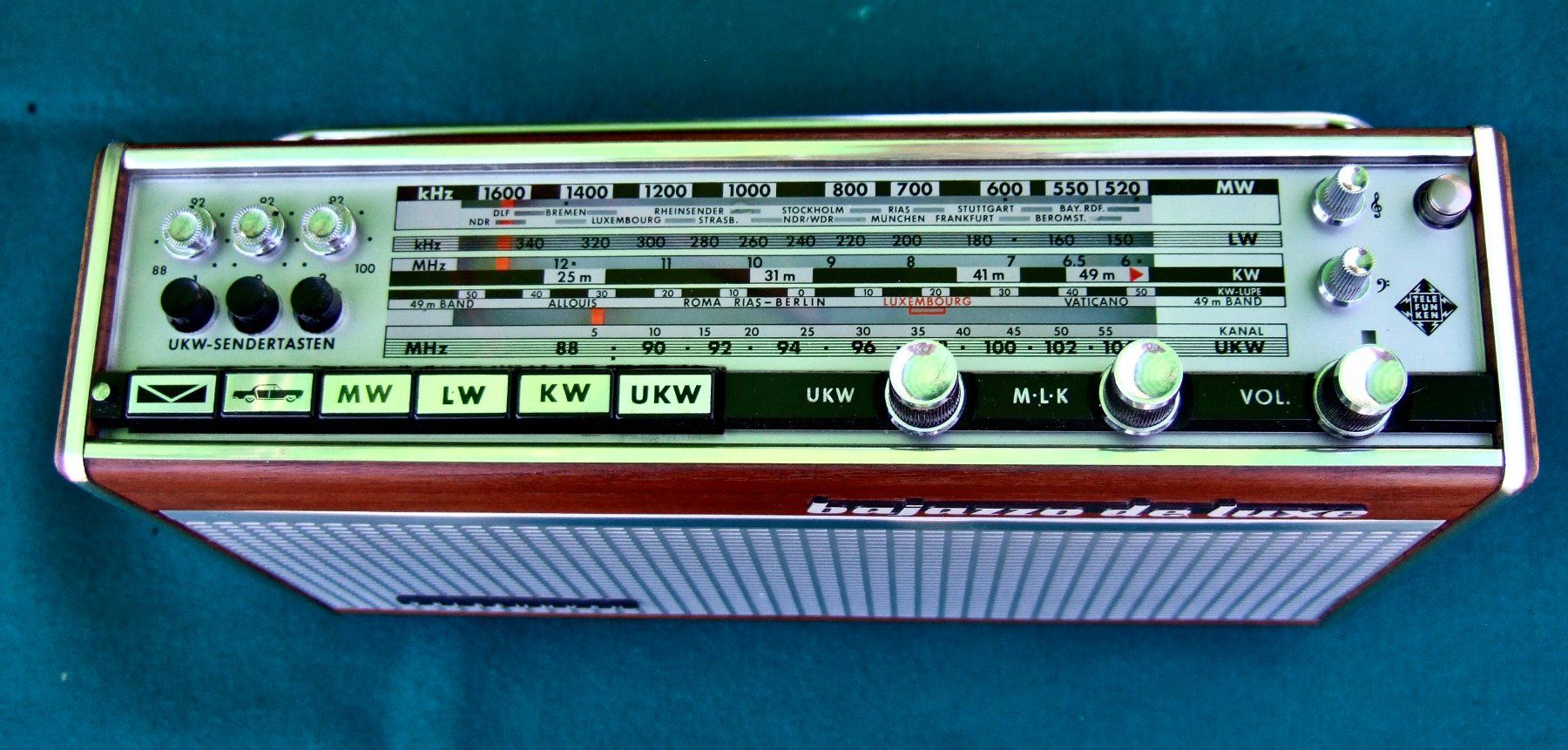 Telefunken Radios: Nweuwertiger TELEFUNKEN "Bajazzo de Luxe" – Neu (gemäss Beschreibung) aus KRIENS von Odeon01 2