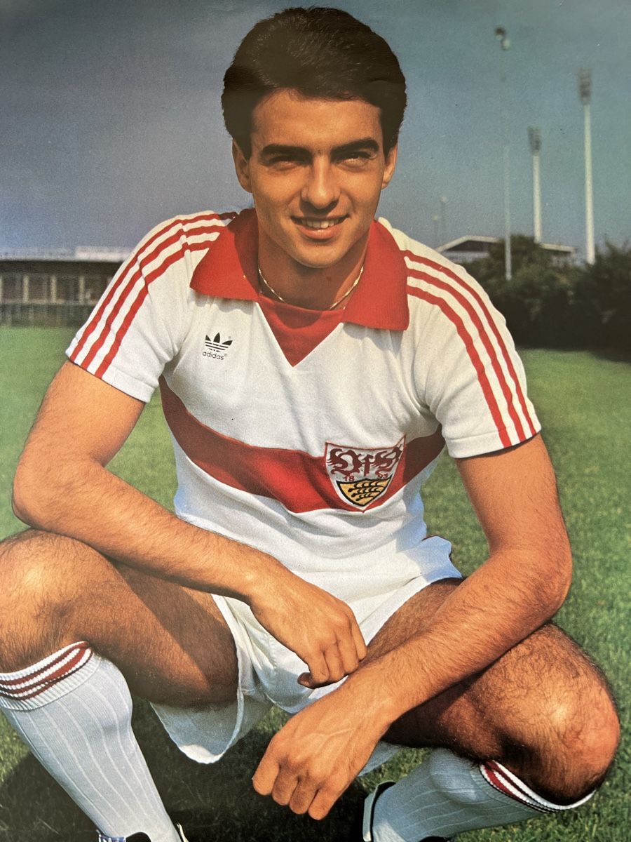 Autografi: Poster Hansi Müller VfB Stuttgart mit Original Autogramm – Usato da Bern venduto da Findus101