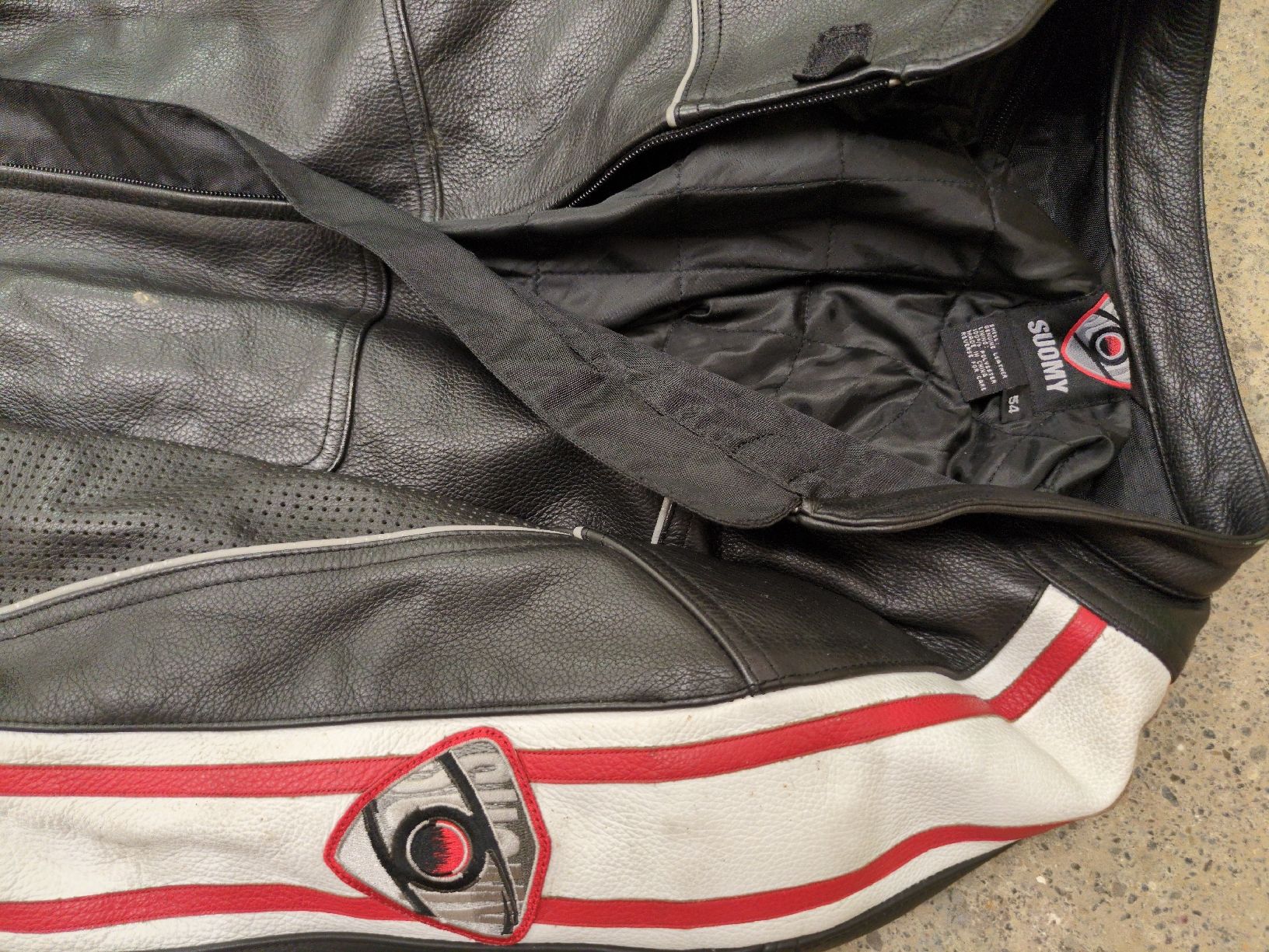 Lotti di vestiti: Motorradkleidung Lederjacke – Usato da Wettingen venduto da Jones360 1
