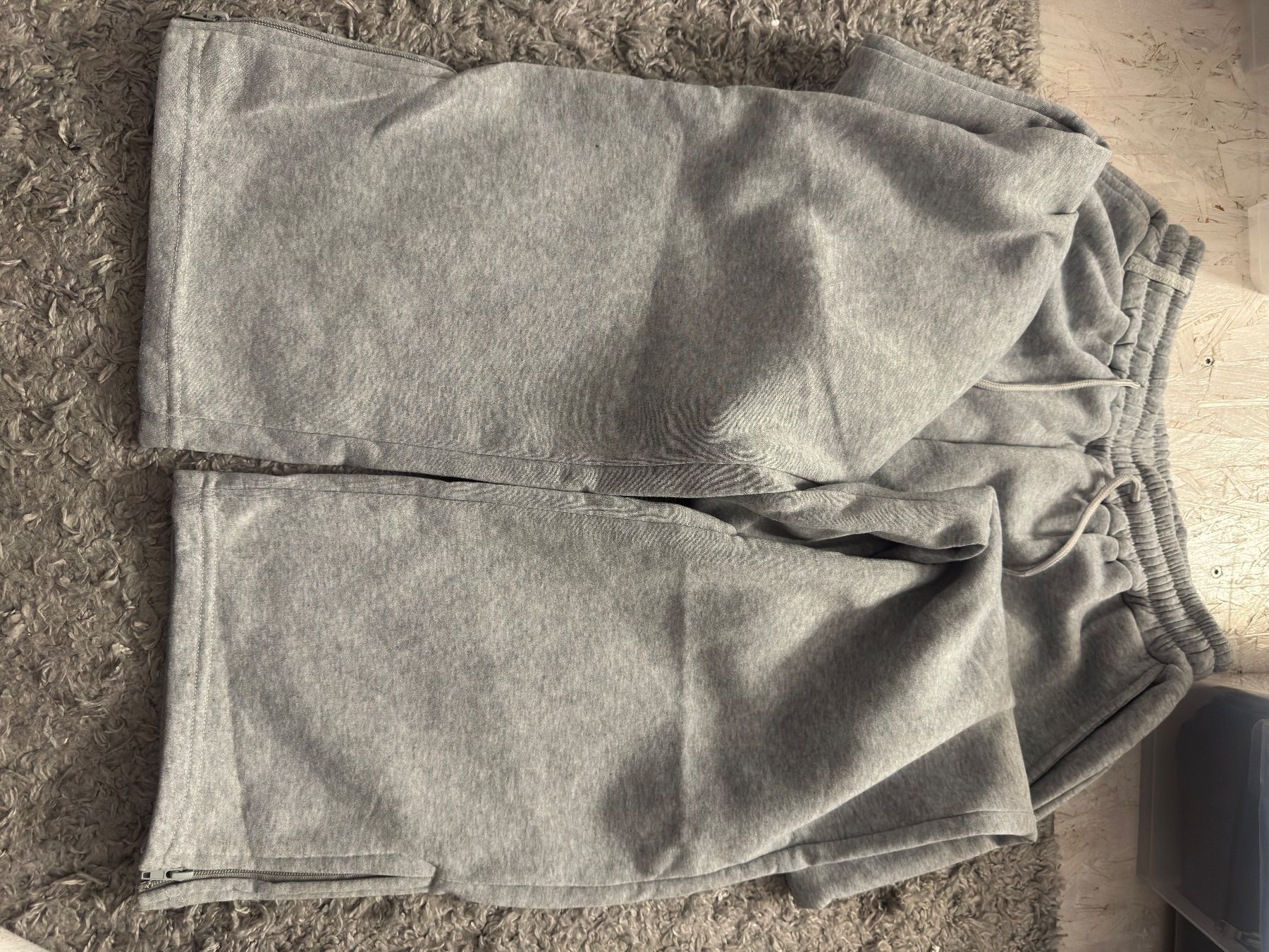 Pantaloni: Graue Trainerhose – Nuovo (secondo la descrizione) da Römerswil LU venduto da oli_9hd5 3
