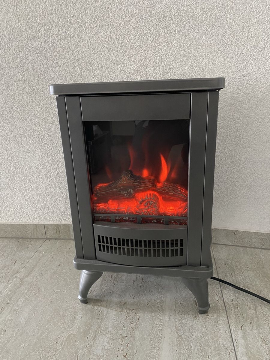 Radiatori: Elektro Offen Kamin – Usato da Birrwil venduto da Bendegriz