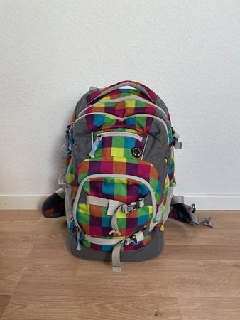Satch Schulrucksack bunt kariert gebrauchter Zustand