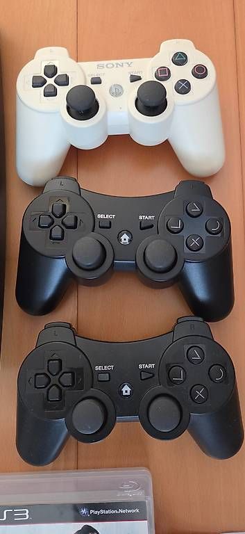 Console: Playstation 3 Slim mit 5 Spielen und 3 Controller – Usato da Henggart venduto da Ollllley 1