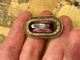 JUGENDSTIL BROSCHE MESSING SCHMUCKSTEIN UM 1900, FRANCE