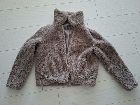 Damen Plüschjacke beige kurz Reissverschluss Grösse S