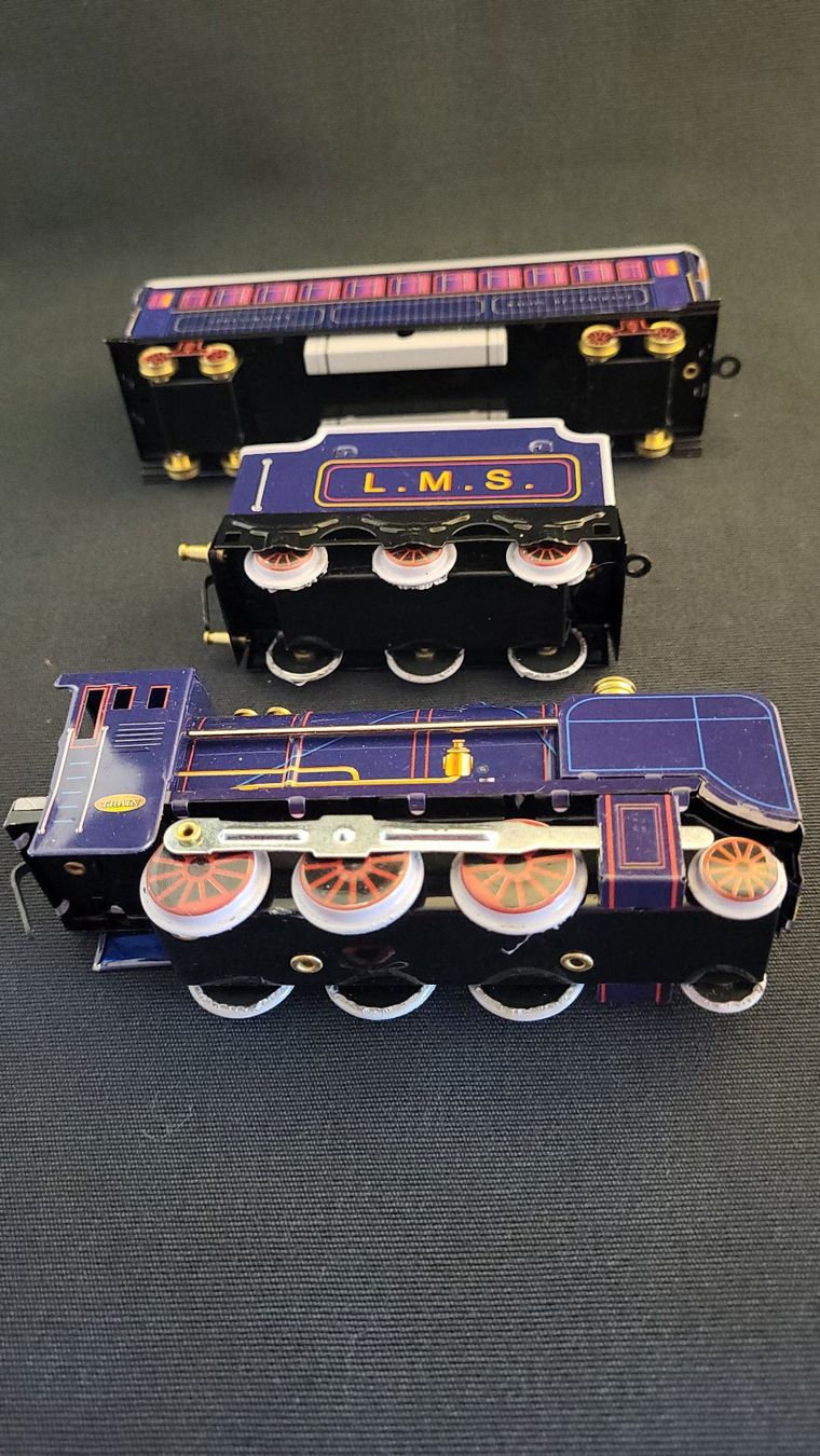 Spielzeuge: Blech-Eisenbahn L.M.S. mit Schlüssel-Aufzug – Neu und originalverpackt aus Basel von spinne02 3
