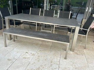 Set di tavolo e panche: Gartenset robuste Platte, einwandfrei – Usato da Küssnacht am Rigi venduto da Uvaan 2
