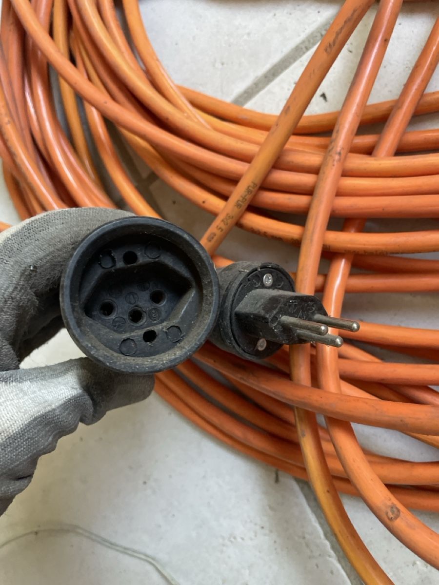 Cavi: Rallonge électrique orange 25m connecteur – Usato da Meyrin venduto da jul_km5p 1