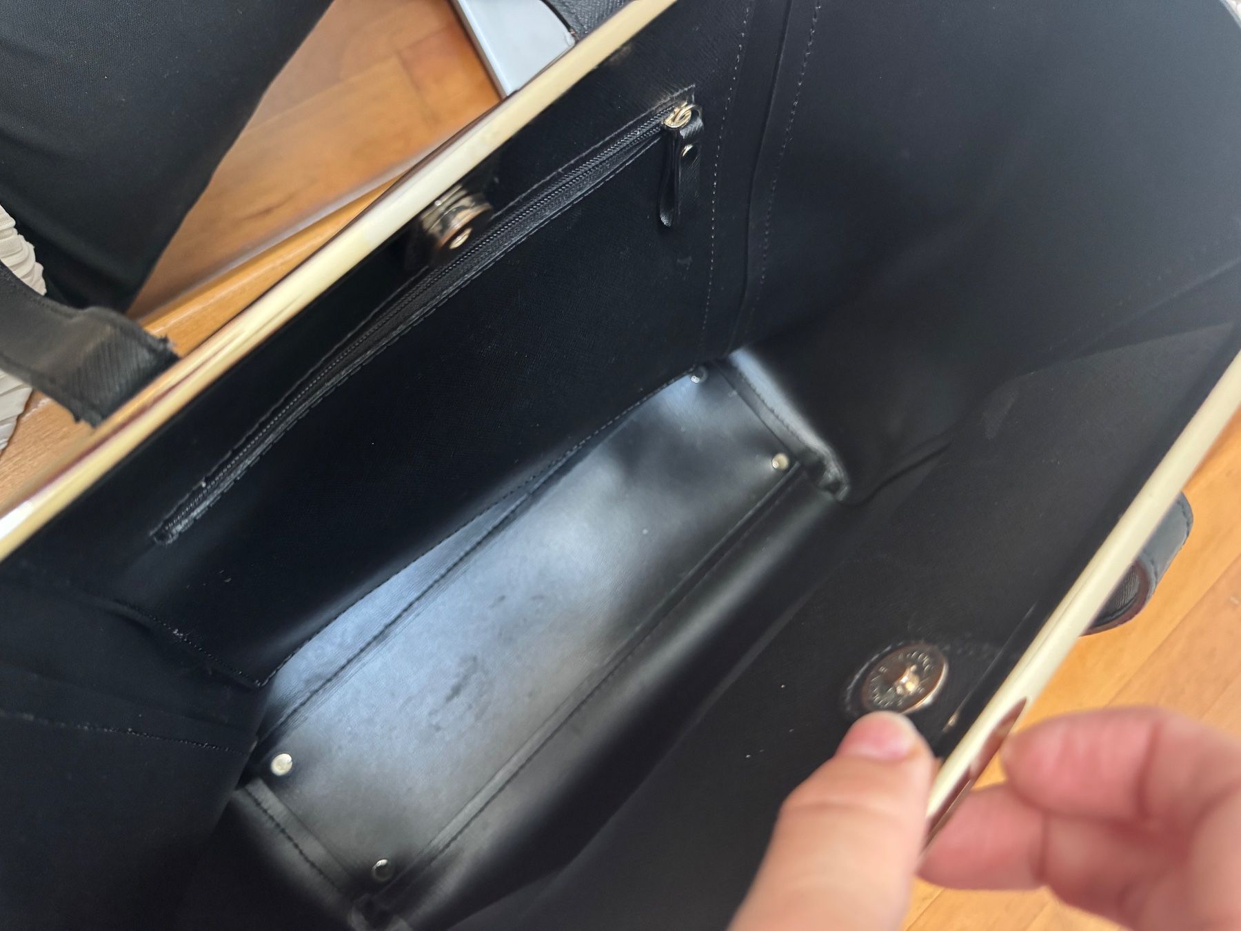 Coccinelle Taschen für Damen: Coccinelle Tasche – Gebraucht aus Oberhasli von Tina_So 3