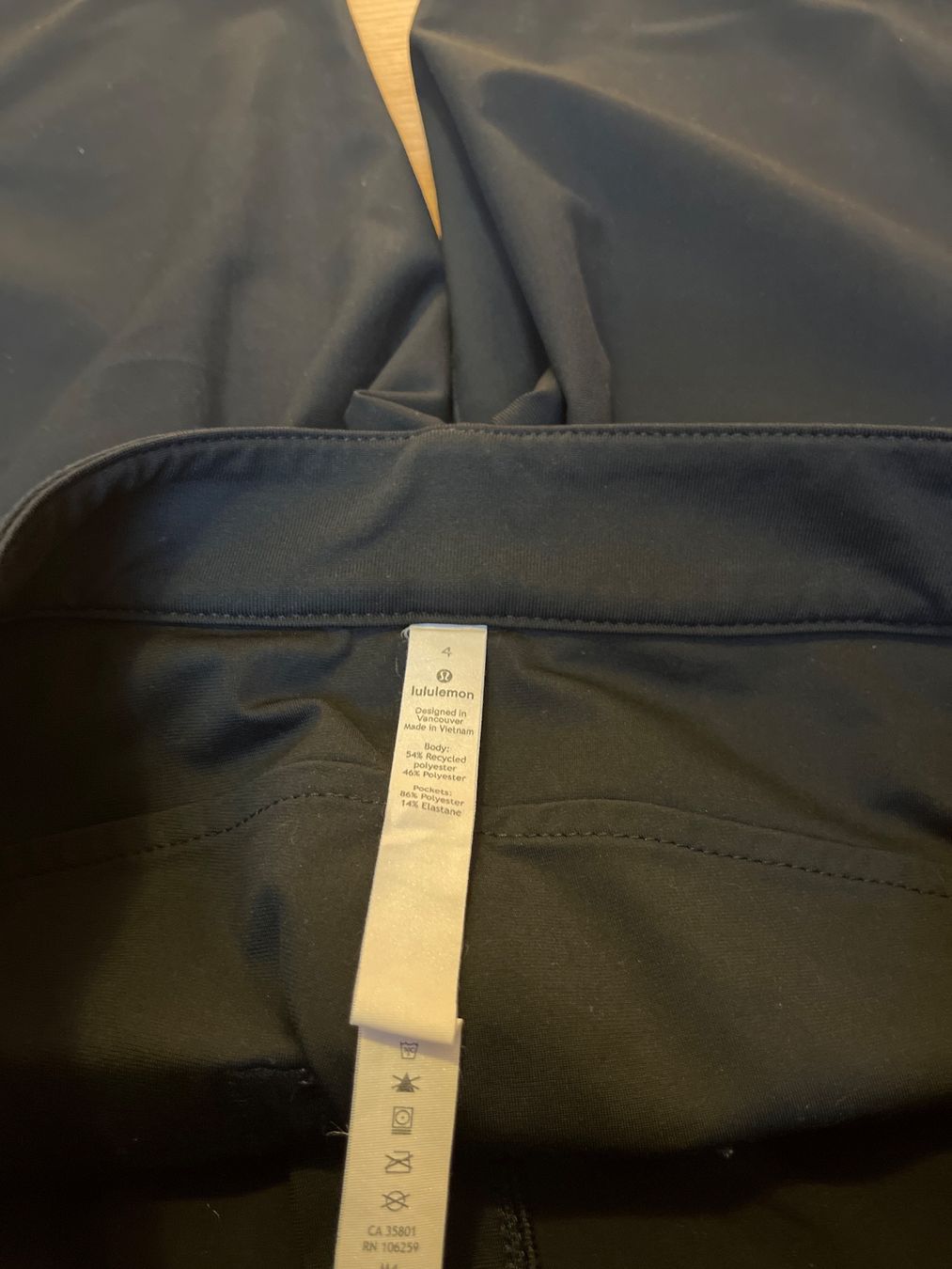 Lululemon Pantaloni: Pantalon Lululemon taille 4 – Usato da Genève venduto da fyshbird 3