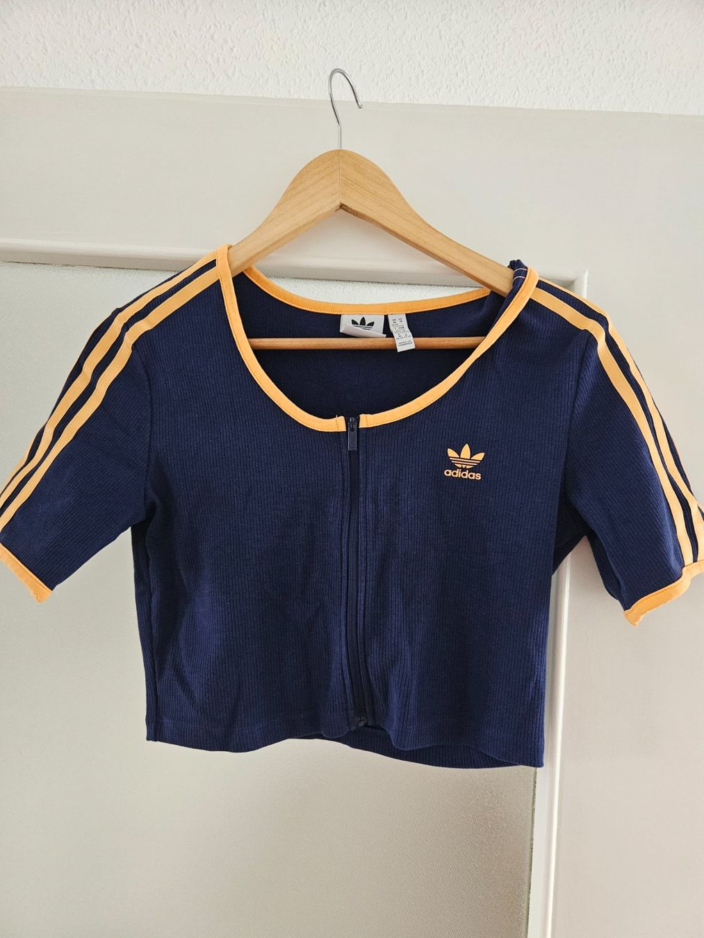 Adidas T-shirt: Adidas t-shirt – Nuovo (secondo la descrizione) da Genève venduto da ele_b7wq