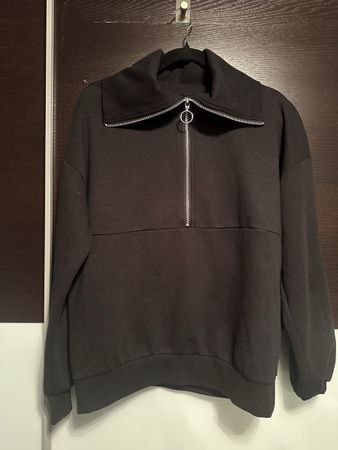 Schwarzer Winter-Pullover mit Reissverschluss, Gr. 40