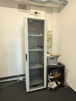 Racks & Cavalletti: Netzwerkschrank – Usato da Wollerau venduto da sioro.ag